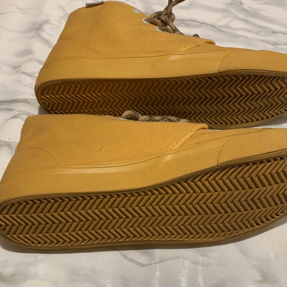 COPY - Bangs Canvas Hi top Sneakers tan size women’s 8 - Picture 7 of 11